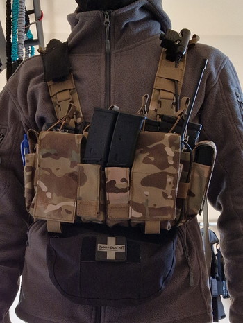 Image 5 for Multicam chestrig + black deadrag and dangler pouch