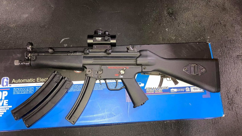 Imagen 1 de MP5 G&G - BLOWBACK - 2 HIGH CAP MAGS + 1 LOW CAP | RED DOT SCOPE & MADBULL INNER BARREL