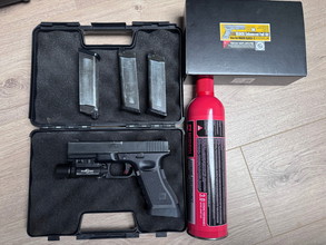 Imagen para Tokyo Marui G17 + 3x magazijn & light