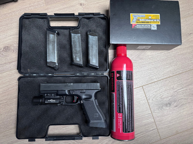 Image 1 pour Tokyo Marui G17 + 3x magazijn & light