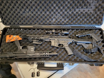 Bild 4 für Gesamte Airsoft Ausrüstung 2 Langwaffe 1 Kurzwaffe Akkus/ Gas/ BB's/ Kleidung/Helm/Brille/Funkgerät