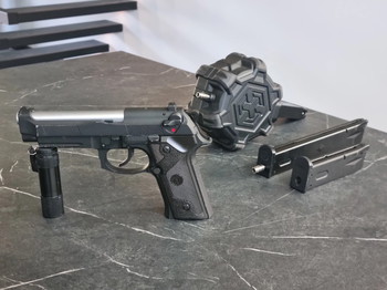 Bild 2 für M9 Baretta op HPA met drummag en hi cap mag
