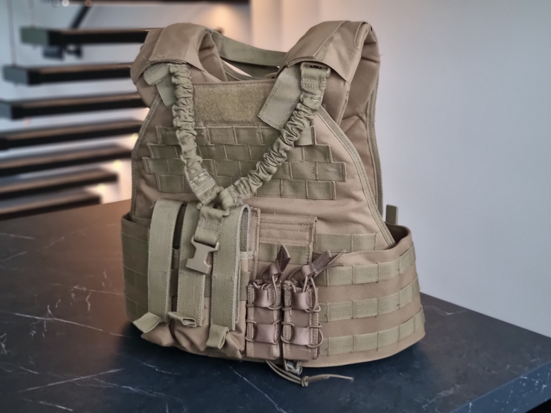 Imagen 1 de Chestrig van Primal Gear met pouches en sling.