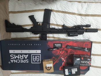 Imagen 2 de AEG Specna Arms FLEX con batería y extras