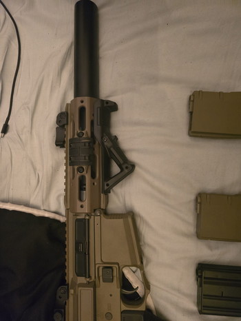 Afbeelding 2 van ARES AMOEBA AM-013 honey badger (tan) Met Extender