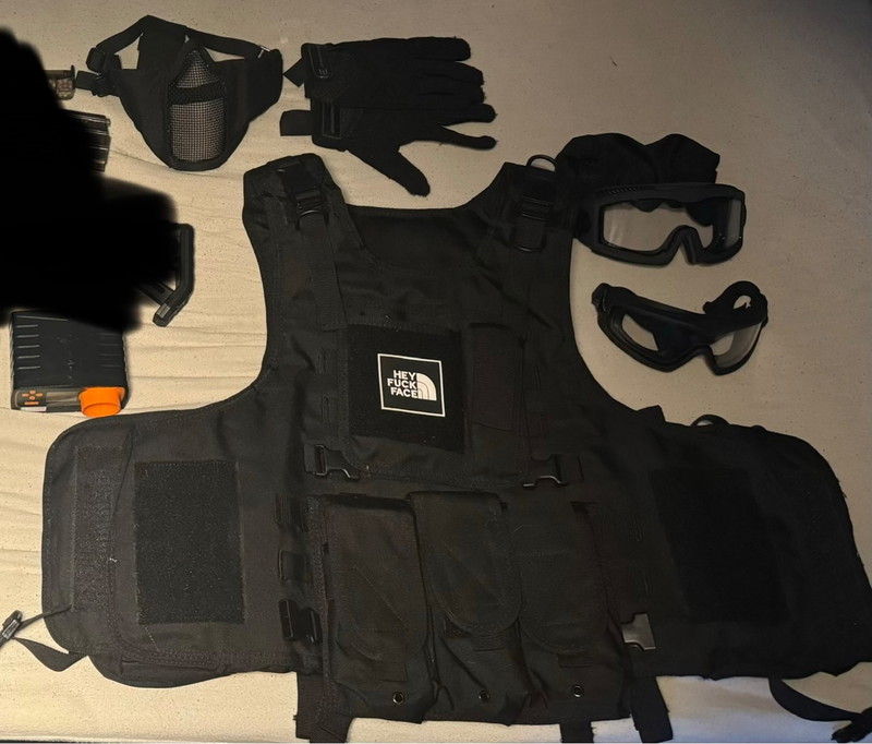 Afbeelding 1 van Volledige airsoft uitrusting exclusief replica