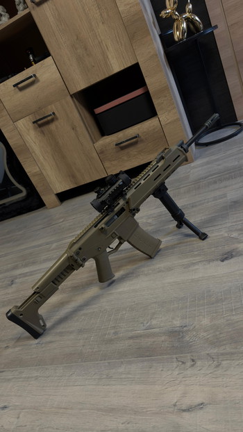 Imagen 2 de In uitstekende staat airsoft geweer, inklapbaar inclusief koffer, optic en onderstuk