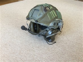 Afbeelding van RUILEN helm setup met Z-tac headset+adapters