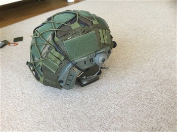 Afbeelding 2 van RUILEN helm setup met Z-tac headset+adapters
