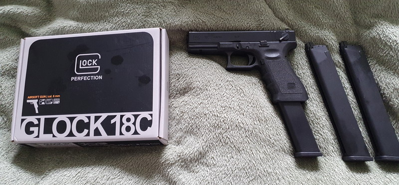 Image 1 pour Glock 18c Umarex met 3 mags