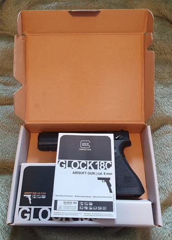 Afbeelding 2 van Glock 18c Umarex met 3 mags