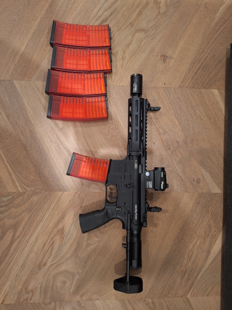 Afbeelding 1 van Daniel defense m4 mat 5 mids caps red