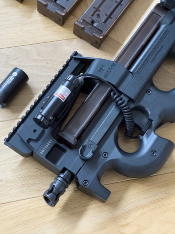 Afbeelding 5 van Krytac P90 inclusief 4 Mags, Laser, Tracer Unit en 11.1V batterij