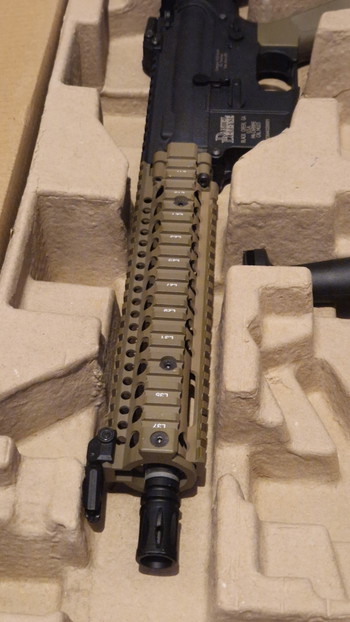 Afbeelding 4 van Airsoft rifle Specna Arms Daniel Defense MK18 SA-C19  Half-tan 0,5 Joule