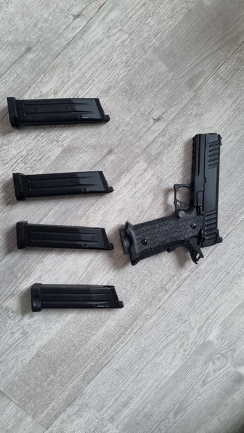 Imagen 2 de Army Armament R603 met 5 magazijnen!
