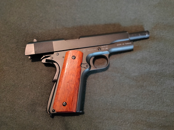 Bild 4 für Colt 1911 100th Anniversary Edition CO2 Blowback + exrta Mag + Custom Wood Grip