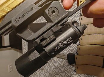 Imagen 5 de Tokyo Marui HI Capa Gold Match with Gold metal Slide + HPA mag adapter + 7 G&G M4 MAgs + Surefire Lamp + Quick slide holster + Umarex Carrying case