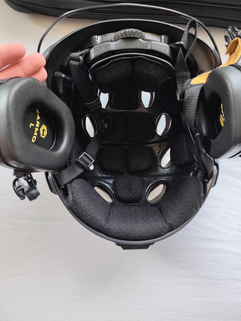 Afbeelding 4 van Plate carrier, helmet, earpro with a radio