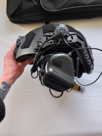 Afbeelding 5 van Plate carrier, helmet, earpro with a radio