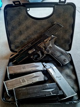Image pour Tokyo Marui P226 + 4 mags and case