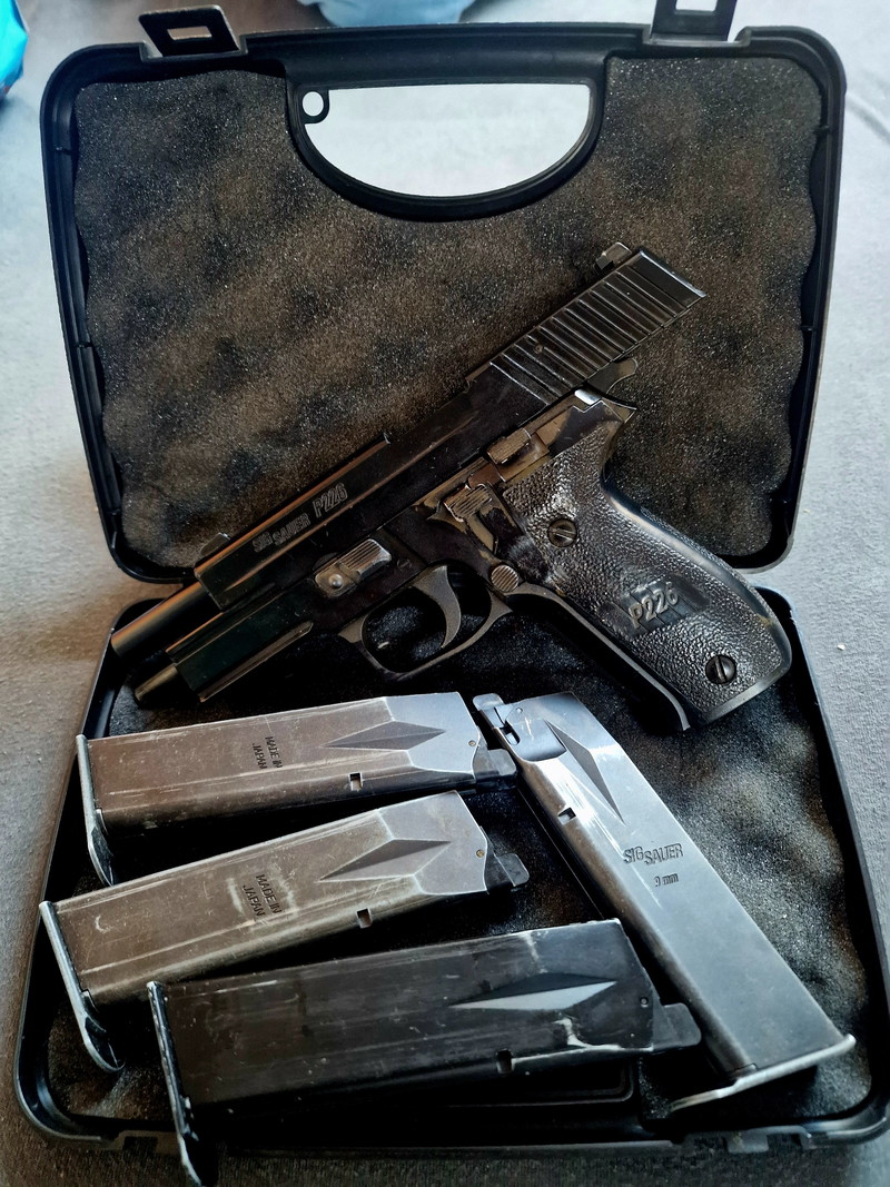 Image 1 pour Tokyo Marui P226 + 4 mags and case