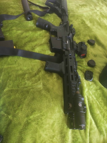 Bild 2 für Daniel Defense MK18 RIII (EMG) + extra mags and airsofting kit