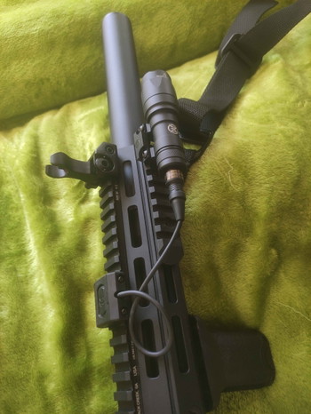 Bild 4 für Daniel Defense MK18 RIII (EMG) + extra mags and airsofting kit