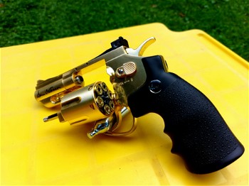 Afbeelding 2 van Gold revolver Dan Wesson 2.5inch