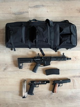 Afbeelding van New M4, TTI 2011(John Wick upgraded) and 1911 Desert eagle (red wood grip)