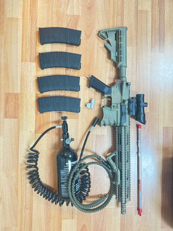 Imagen 2 de Complete Tippmann M4 met upgrades, magazijnen en fles