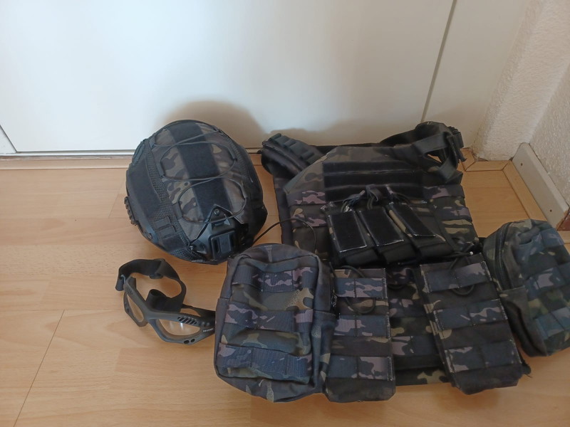 Image 1 for Plate carrier met passende helm +bril