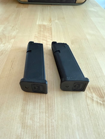 Imagen 2 de Umarex Glock 19 + 2 mags