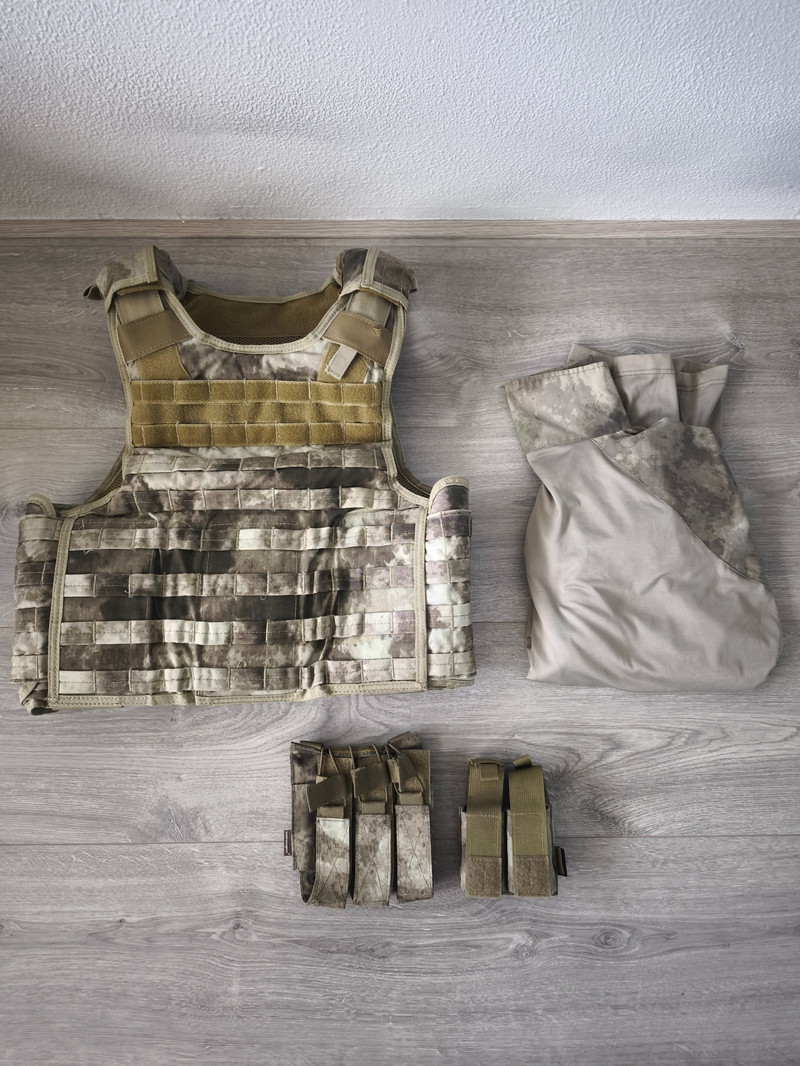 Imagen 1 de Airsoft A-Tacs au / Vest / Tshirt / Pouches