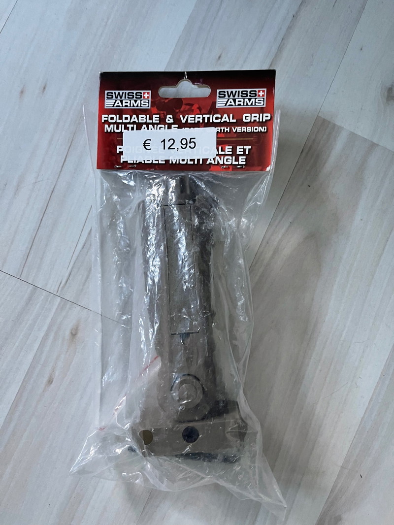 Imagen 1 de Swiss Arms Vertical Front grip, multi folding bruin 1/5