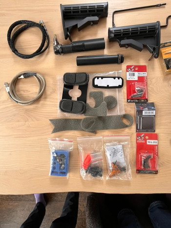 Afbeelding 2 van Large Airsoft Accessories and Spare Parts Bundle