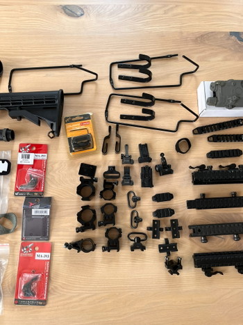 Afbeelding 3 van Large Airsoft Accessories and Spare Parts Bundle
