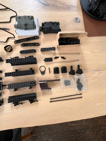 Afbeelding 4 van Large Airsoft Accessories and Spare Parts Bundle