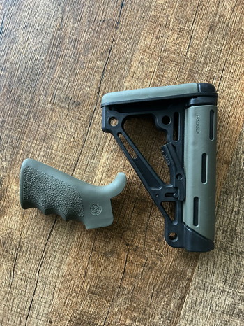 Afbeelding 2 van Kolf Hogue AR15 OMCB Mil-Spec met grip OD Green.