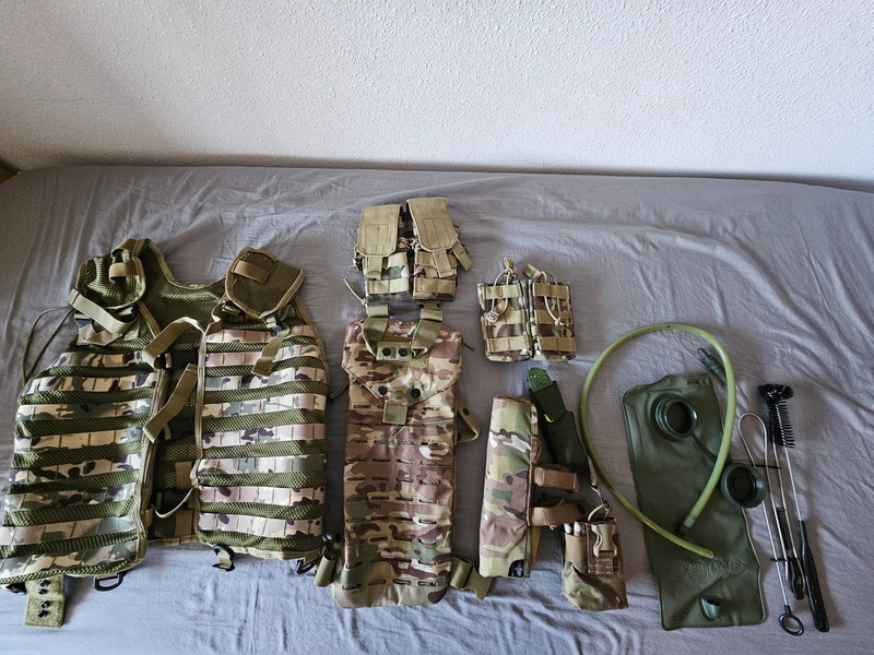 Image 1 for tactical vest en diverse accesoires