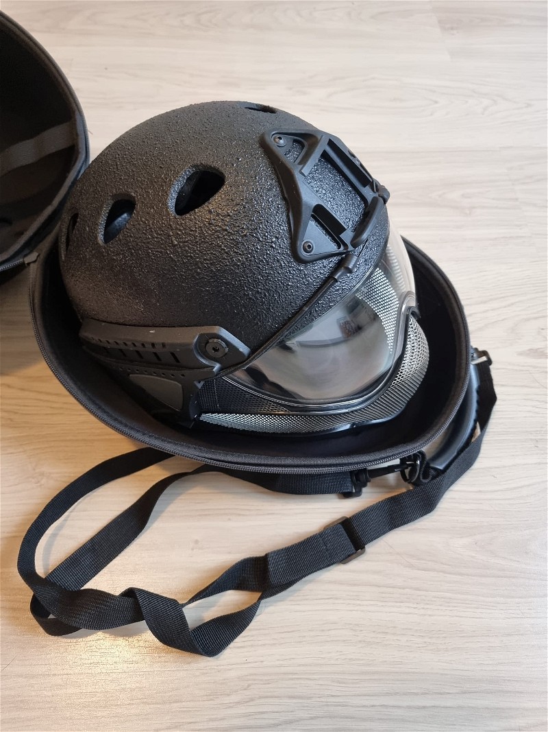 Image 1 for WARQ helm incl. draagkoffer - zwart