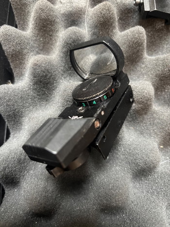 Afbeelding 3 van Gloednieuwe DMR: Securor Rapax M1 + 4x Scope, Red Dot Sidemount, handgrip en magazijnen