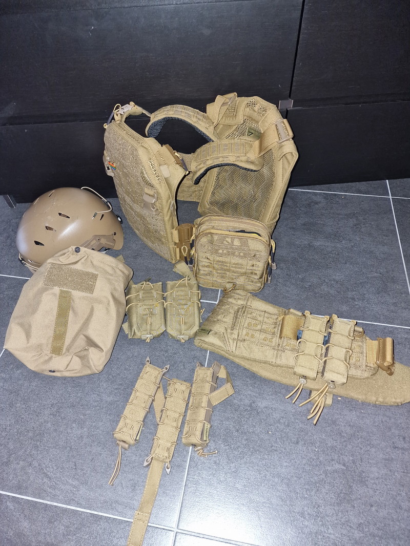 Image 1 for Plate carrier+helm+battlebelt