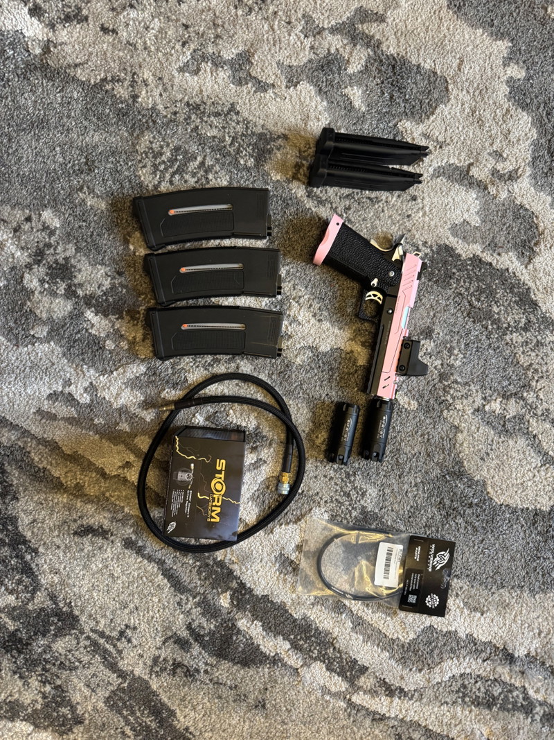 Image 1 for Vorsk hi capa 5.1S roze +2 mags GBB, wolverine storm regulator compleet + onderdelen, epm1RX mid cap 250 round, bi frost tracer unit acetech SN:B00050261 4573