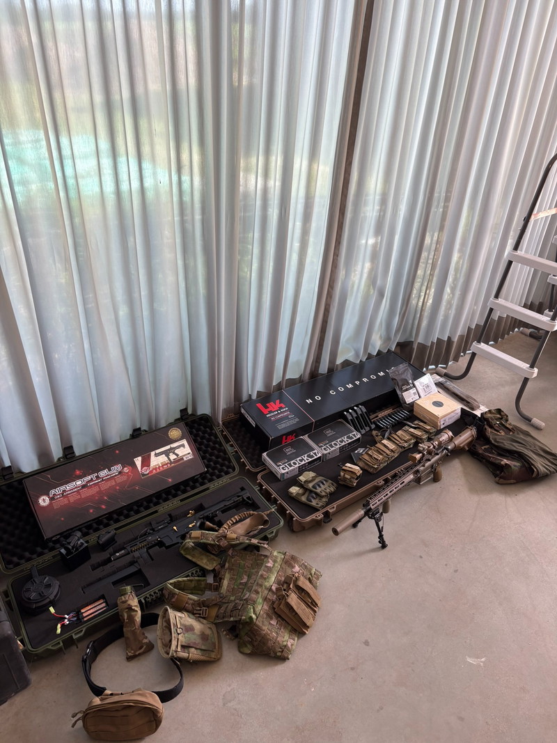 Image 1 for High end airsoft collectie, volledig geüpgradede M110 A1 DMR, ARP9 Gold Edition, Glocks en gear