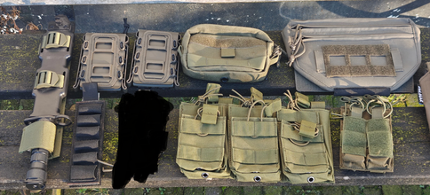 Image pour Diverse MOLLE pouches+accesoires