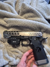 Imagen para Hi-Capa Custom + 4 Mags + Light