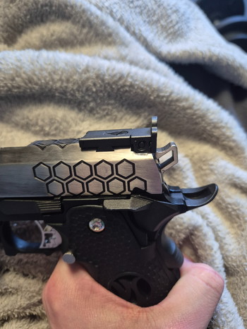 Afbeelding 4 van Hi-Capa Custom + 4 Mags + Light