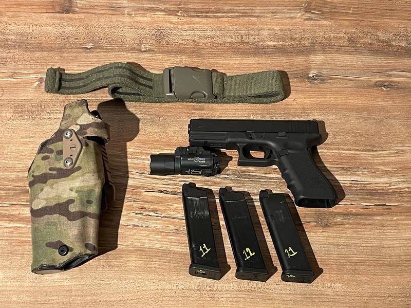 Imagen 1 de Umarex Glock 17, 3 magazijnen, x300 lamp en holster