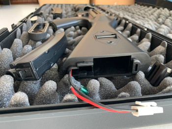 Afbeelding 5 van MP5 met twee hicapa magazijnen + flashlight