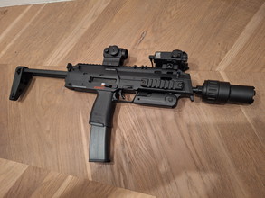 Image for Splinternieuwe mp7 met peq reddot en silencer